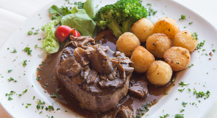 Lomo Al Hongos Porcini (Filet Mignon with Porcini Mushrooms in a Wine sauce)